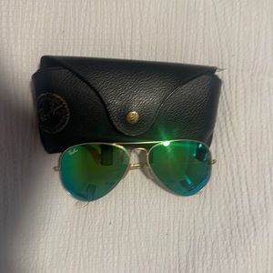 Ray-Ban Aviator with Blue / Green Reflective Lens